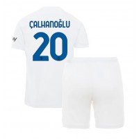 Inter Milan Hakan Calhanoglu #20 Bortatröja Barn 2023-24 Kortärmad (+ Korta byxor)